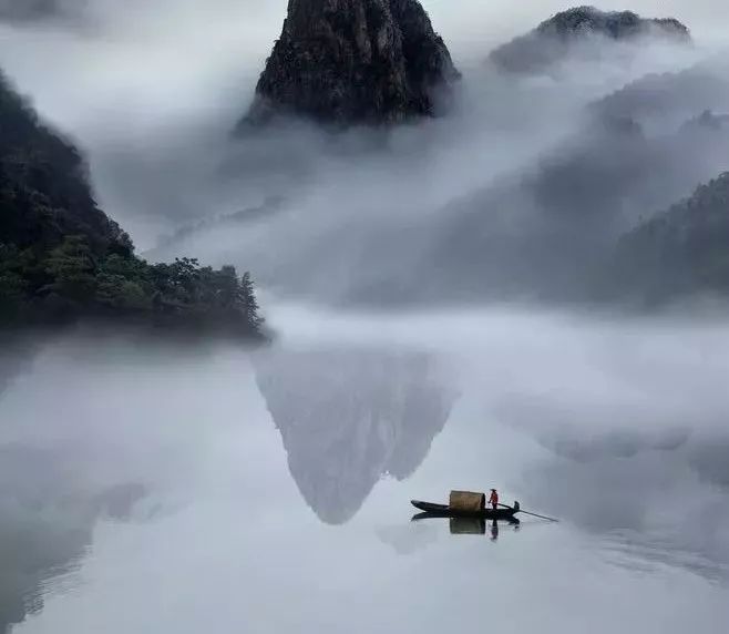 现在特殊时期,希望我们每个人都能静下心来,好好对我们的情绪和身体说